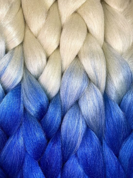 Blond-Elektrisk blå